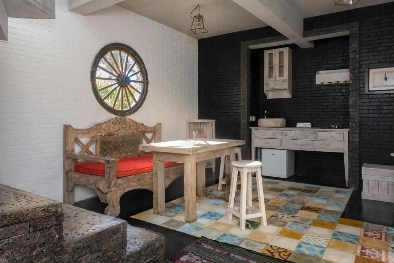 Hotel Deluxe White Cube Ubud 2*,